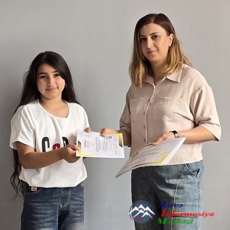 Arıxlı İcma Mərkəzində müdavimlərə sertifikatlar təqdim olunub Arıxlı İcma Mərkəzində müdavimlərə sertifikatlar təqdim olunub